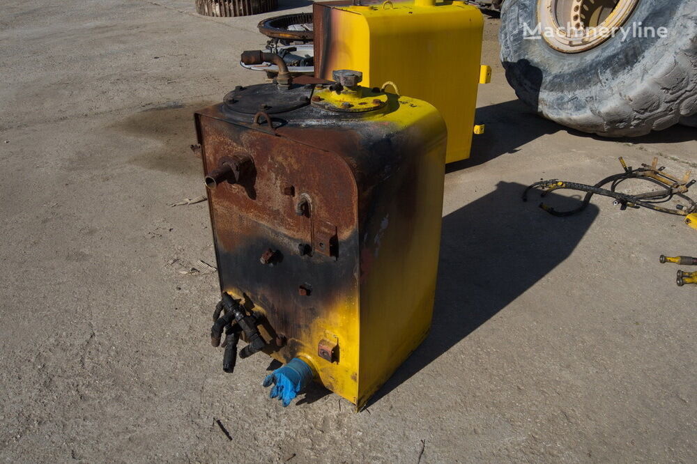 Komatsu PC210NLC-7 hydraulic tank for Komatsu PC210NLC-7 excavator - Machineryline