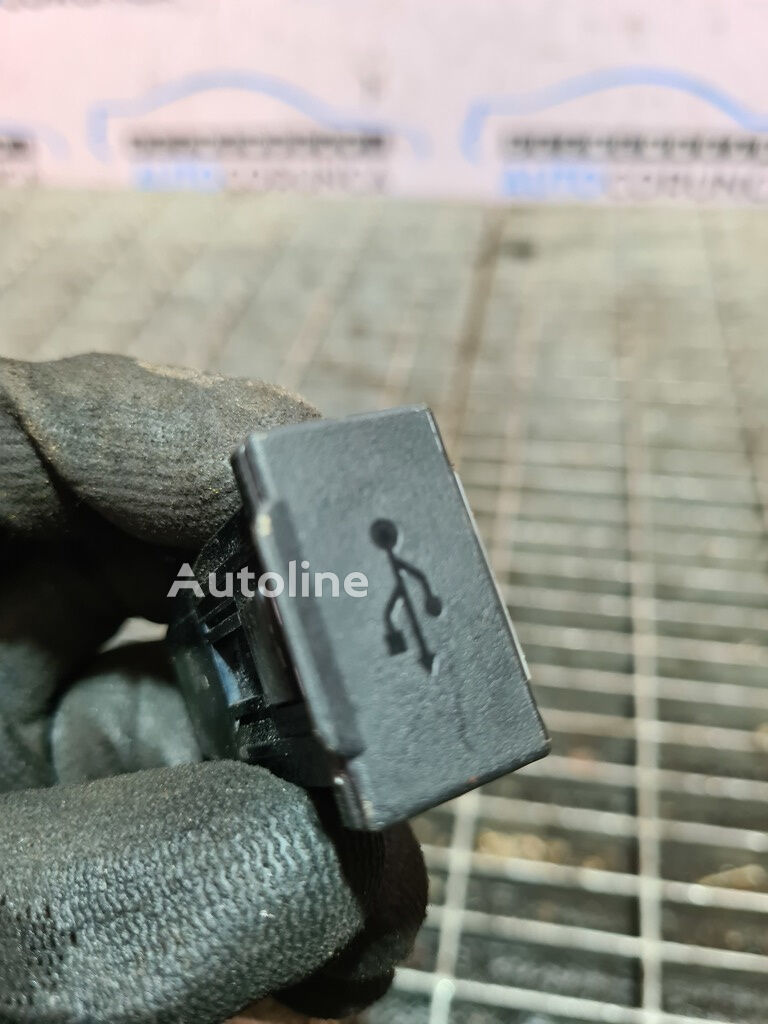بيع Mufa USB Mitsubishi Outlander III 2012 - 2015 لـ سيارة | Autoline AE Mufa USB Mitsubishi Outlander III 2012 - 2015 لـ سيارة - Autoline