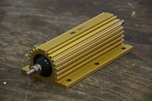 Leistungswiderstand  RS 136-323 47R J na priemyseln&eacute;ho stroja