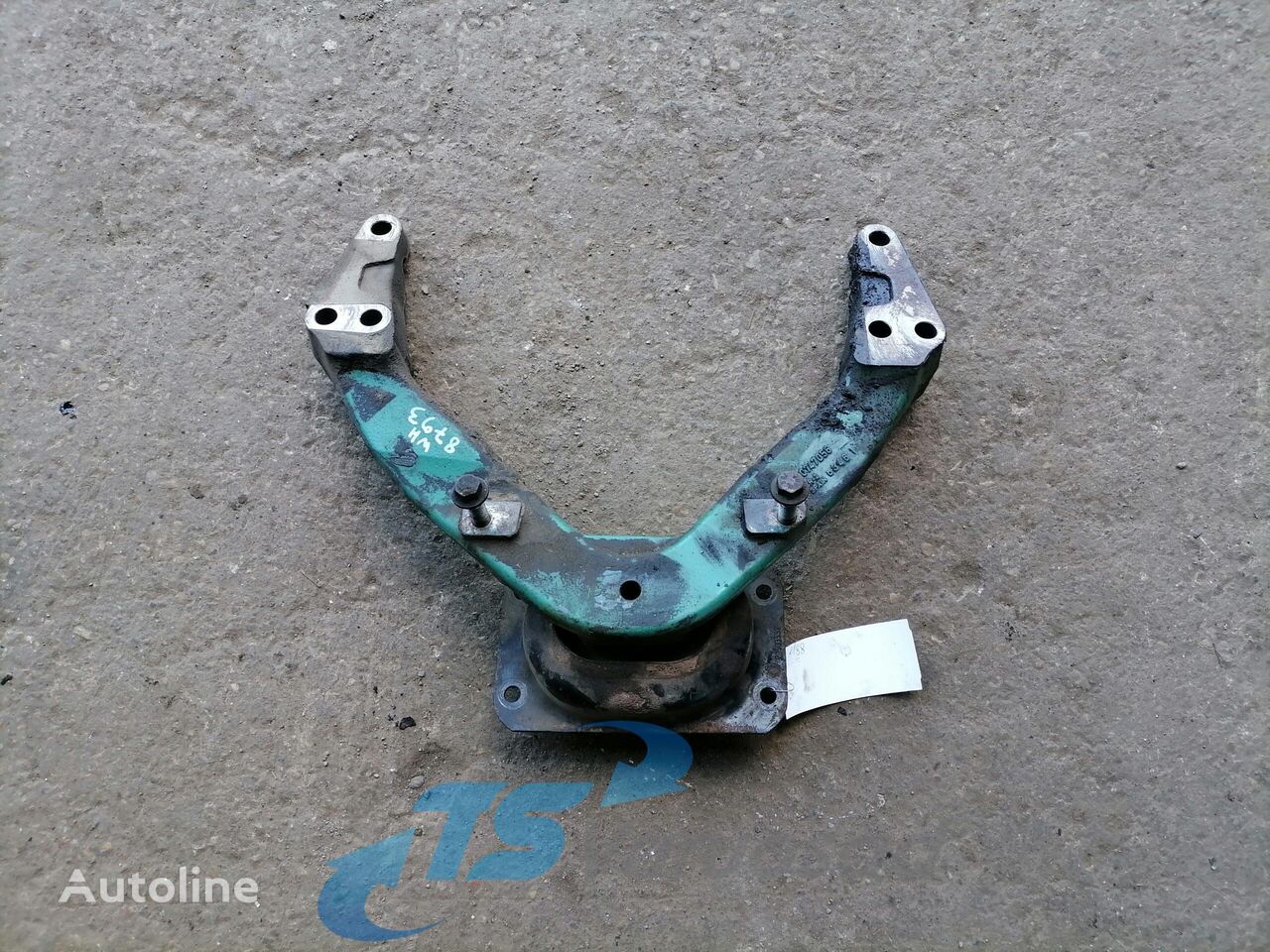 Engine bracket Volvo Engine bracket 21315115 für Volvo FH-440 Sattelzugmaschine