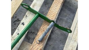Dźwignia zsypu przedniego  John Deere Levier de goulotte avant 6800 AXE17625 pour tracteur &agrave; roues John Deere 6800