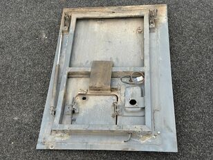 قطعة غيار أخرى في الهيكل Klapa boczna z klapką wlewu paliwa لـ الباصات Temsa Safari