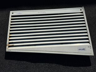 قطعة غيار أخرى في الهيكل Klapa boczna przy silniku لـ الباصات Irisbus Karosa AXER