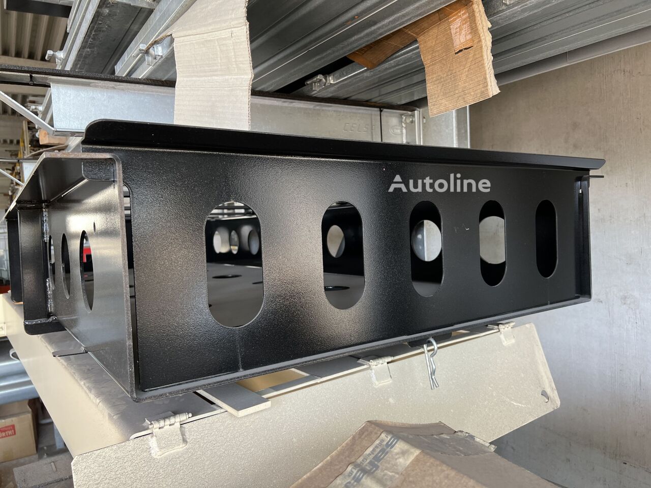 Staufach für Alu- Rampen  MUELLER-MITTELTAL pour semi-remorque - Autoline