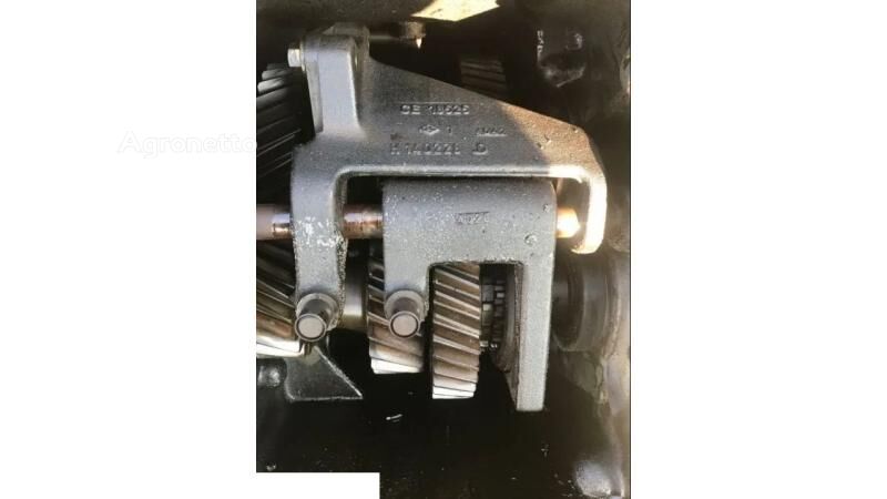 other transmission spare part for John Deere 6800