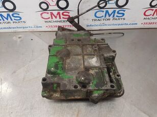 John Deere 6200, 6400, 6610 Transmission Control Cover L76182, L101207 na kolesov&eacute;ho traktora