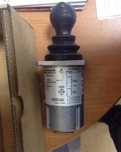 ajoneuvonosturi Liebherr 6060095008 6060095008 hydraulisk joystick