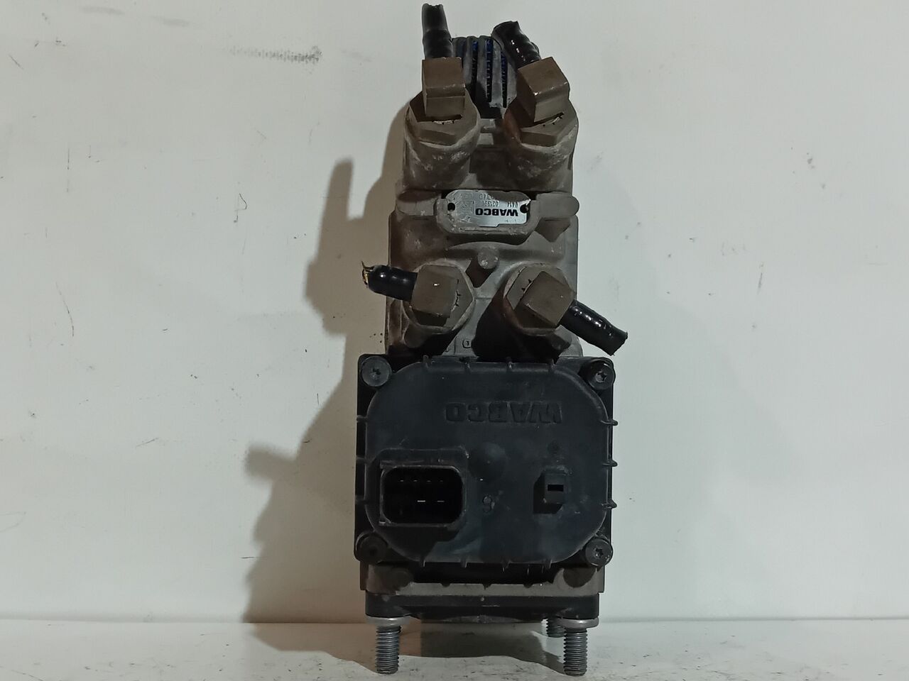 pneumatic valve for DAF XF- 106 (2013-2021) truck