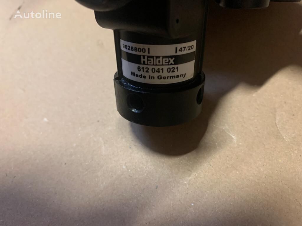 Haldex 612041021 pneumatic valve for truck tractor