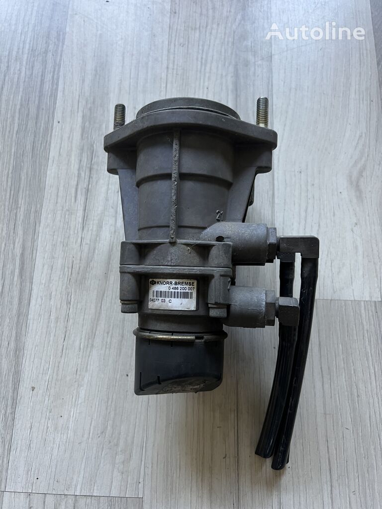 Knorr-Bremse EBS Fußbremsventil 0486200007 pneumatic valve for MAN TGA, TGS truck