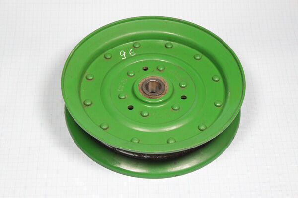 CE19957 pulley for John Deere grain harvester