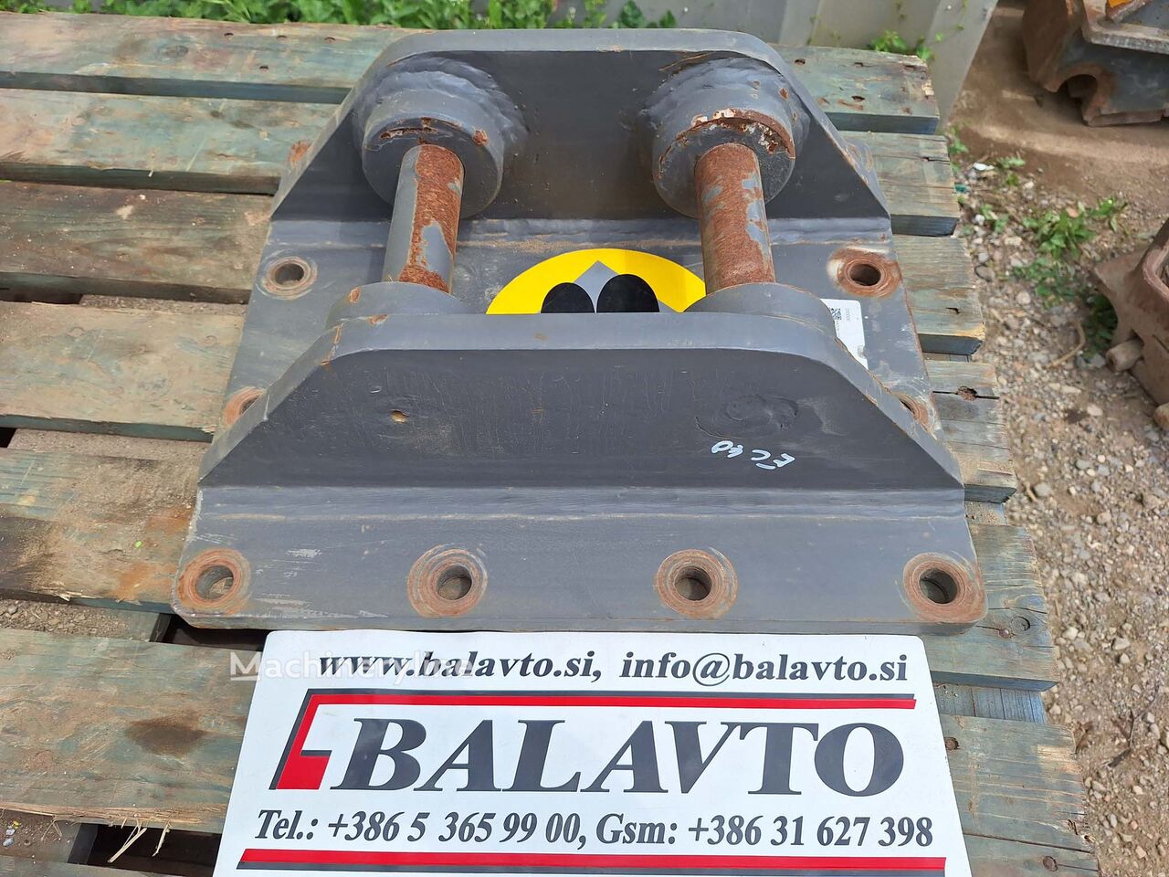 Attache rapide Attachment plate pour excavateur à vendre | Machineryline LU Attache rapide Attachment plate pour excavateur - Machineryline