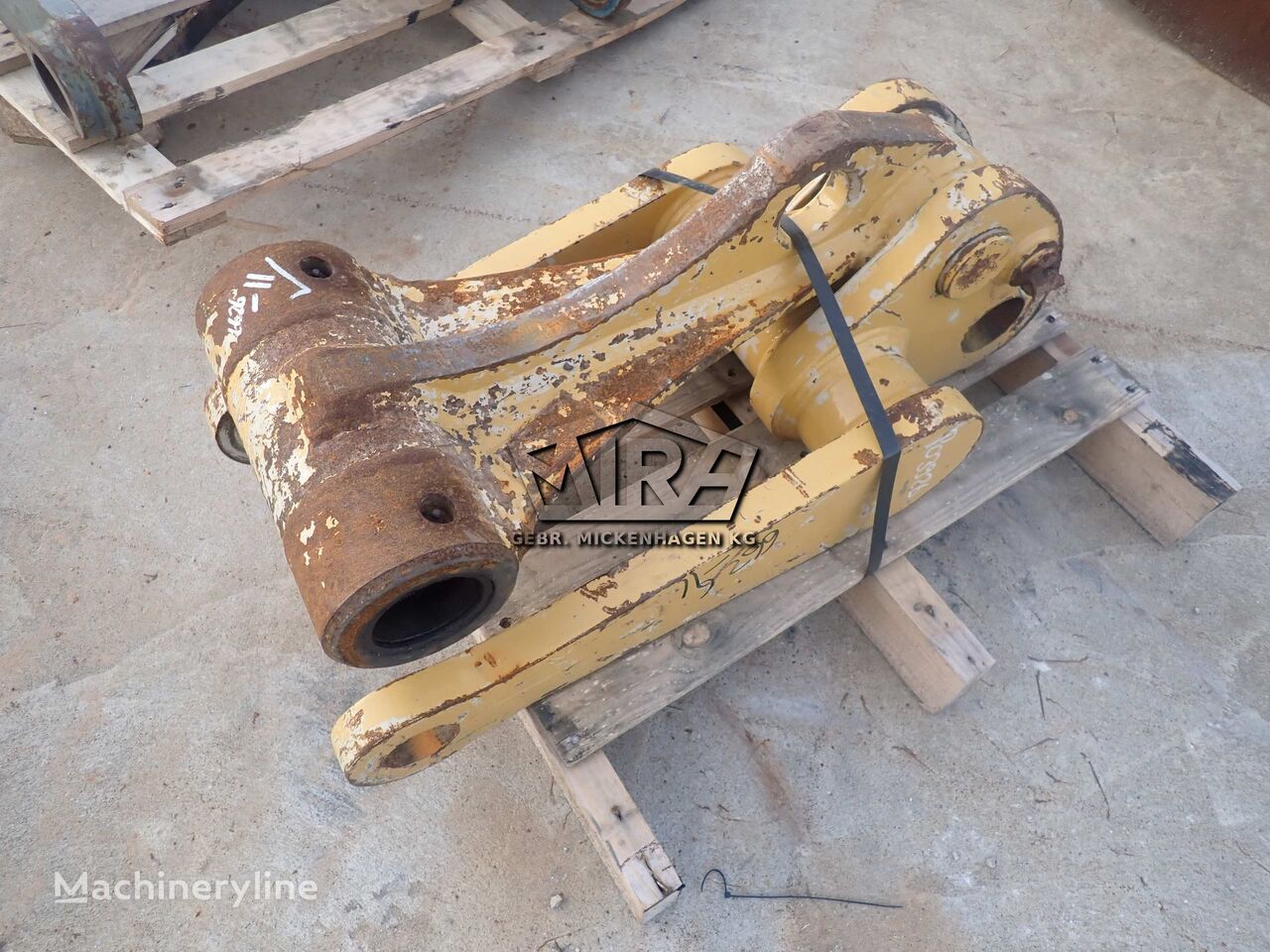 Caterpillar quick coupler for excavator