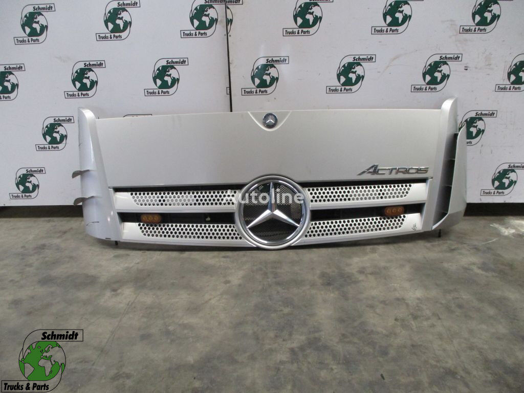 Mercedes-Benz VOOR GRILL A radiator grille for truck