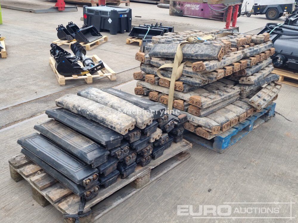 Pallet of 700mm Rubber Block Pads (2 of) gumena gusenica za mini bagera