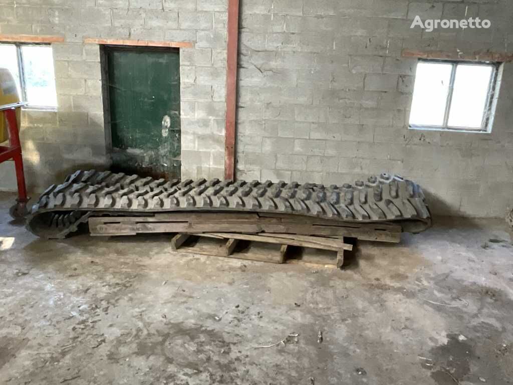 chenille en caoutchouc Tire tracks of a John Deere tracked tractor pour tracteur à chenilles John Deere