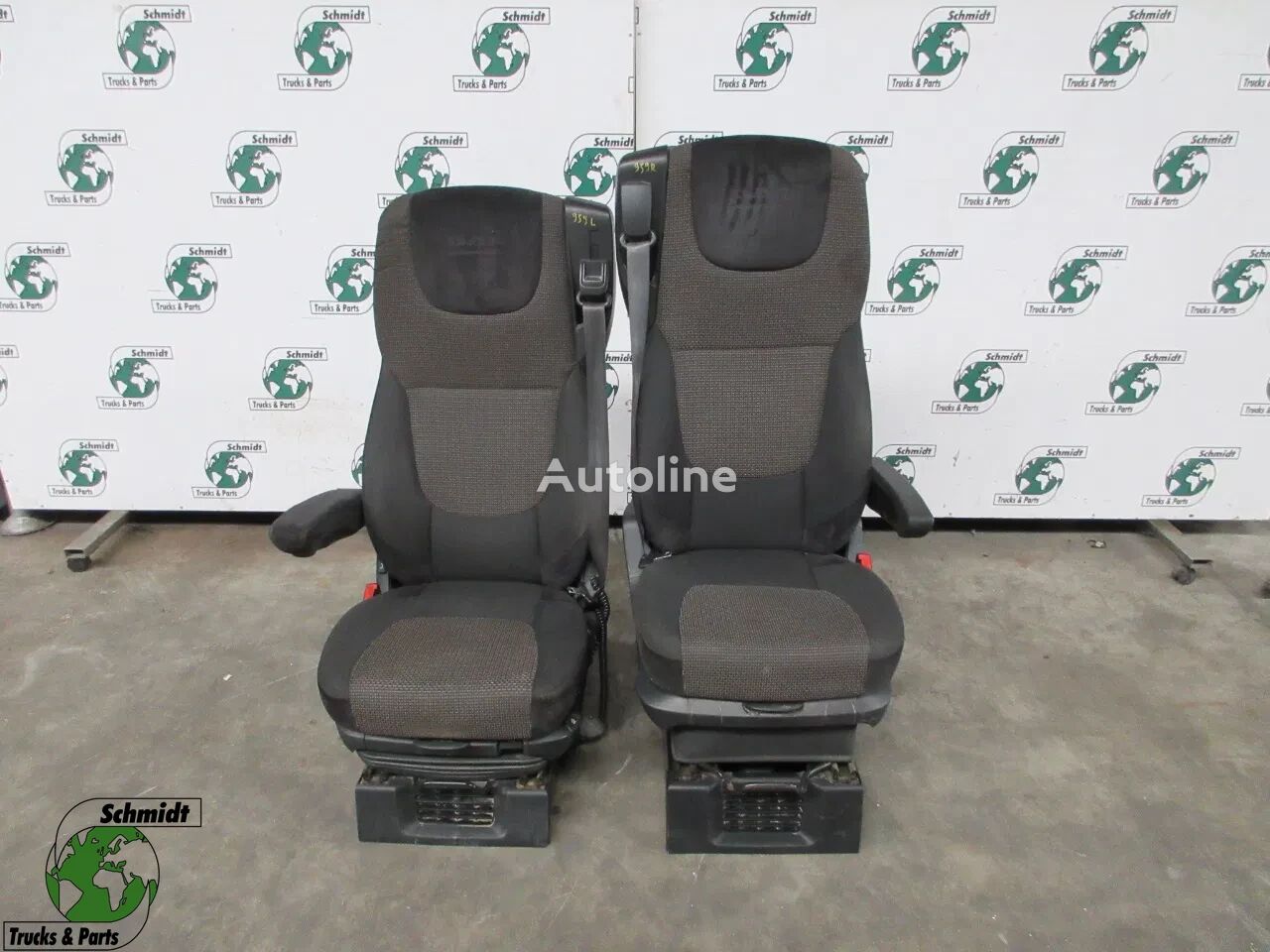 kursi DAF 2104652//2105712// STOELEN SET XF CF EURO 6 RECHTS EN LINKS untuk truk