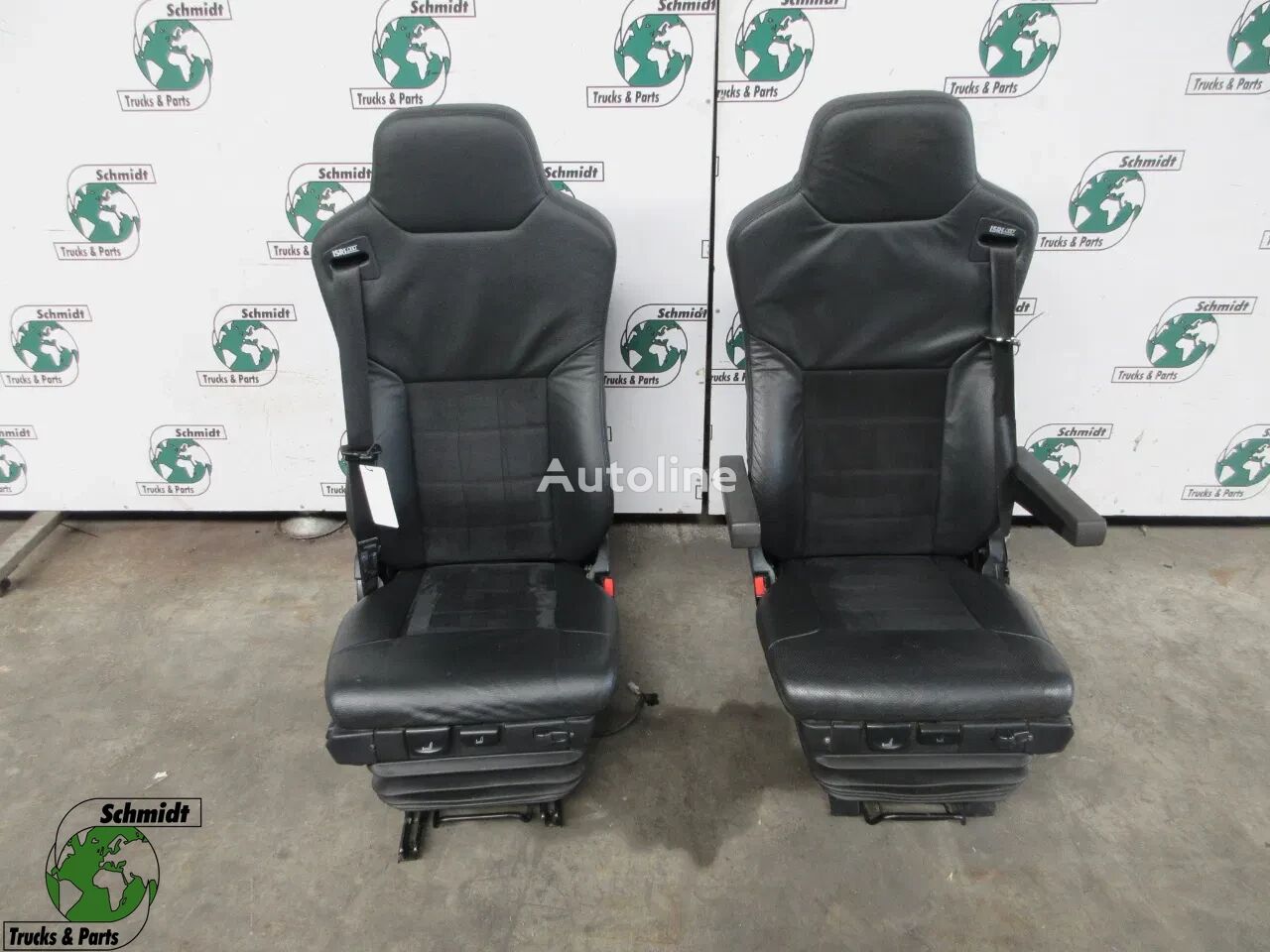 MAN 81.62307-6547//81.62307-6538 STOELEN SET HALF LEER STOF 2020 seat for truck