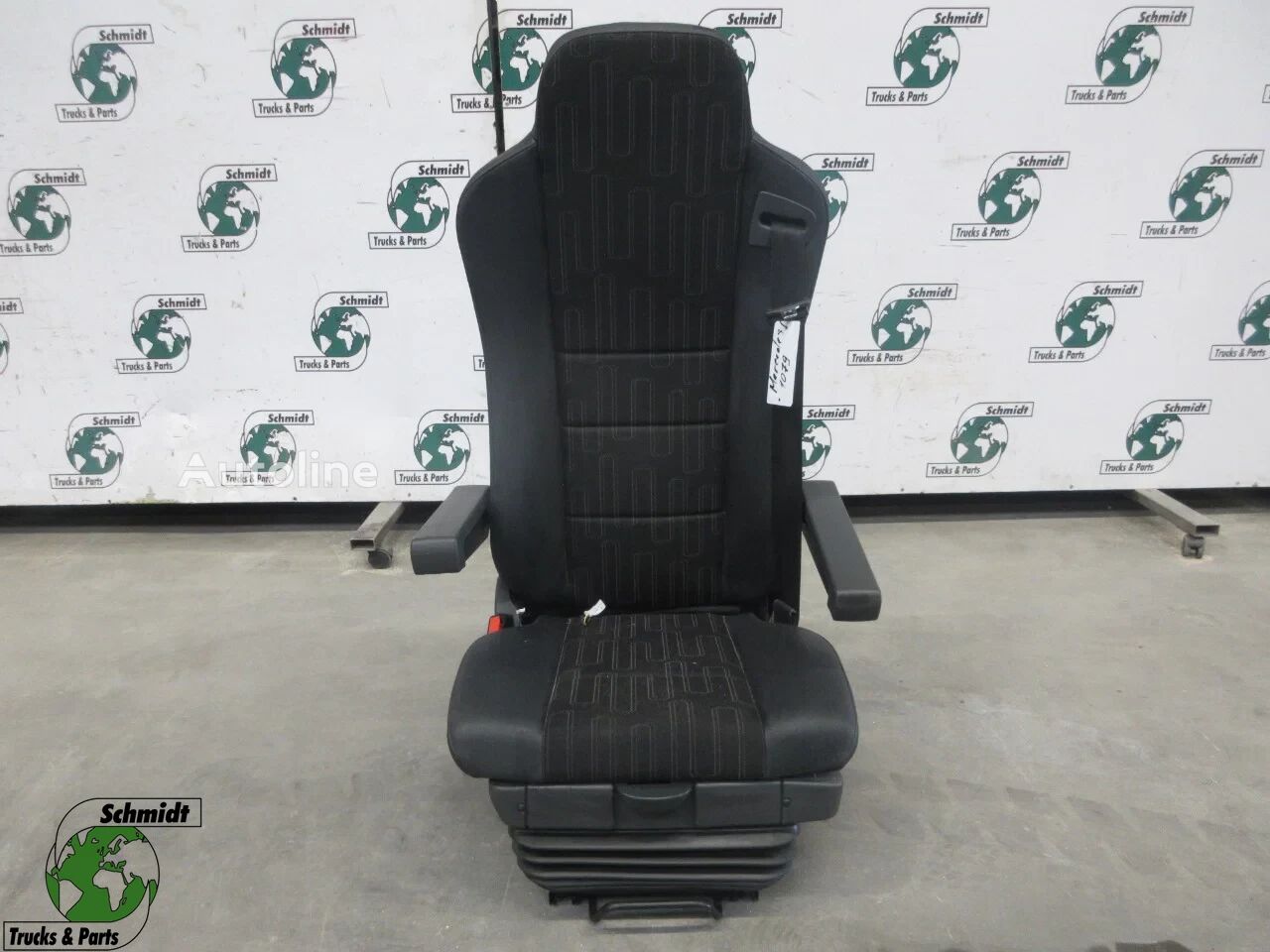 Siège Mercedes-Benz CHAISE ÉCONOMIQUE 2023 A 956 910 04 02 pour camion - Autoline