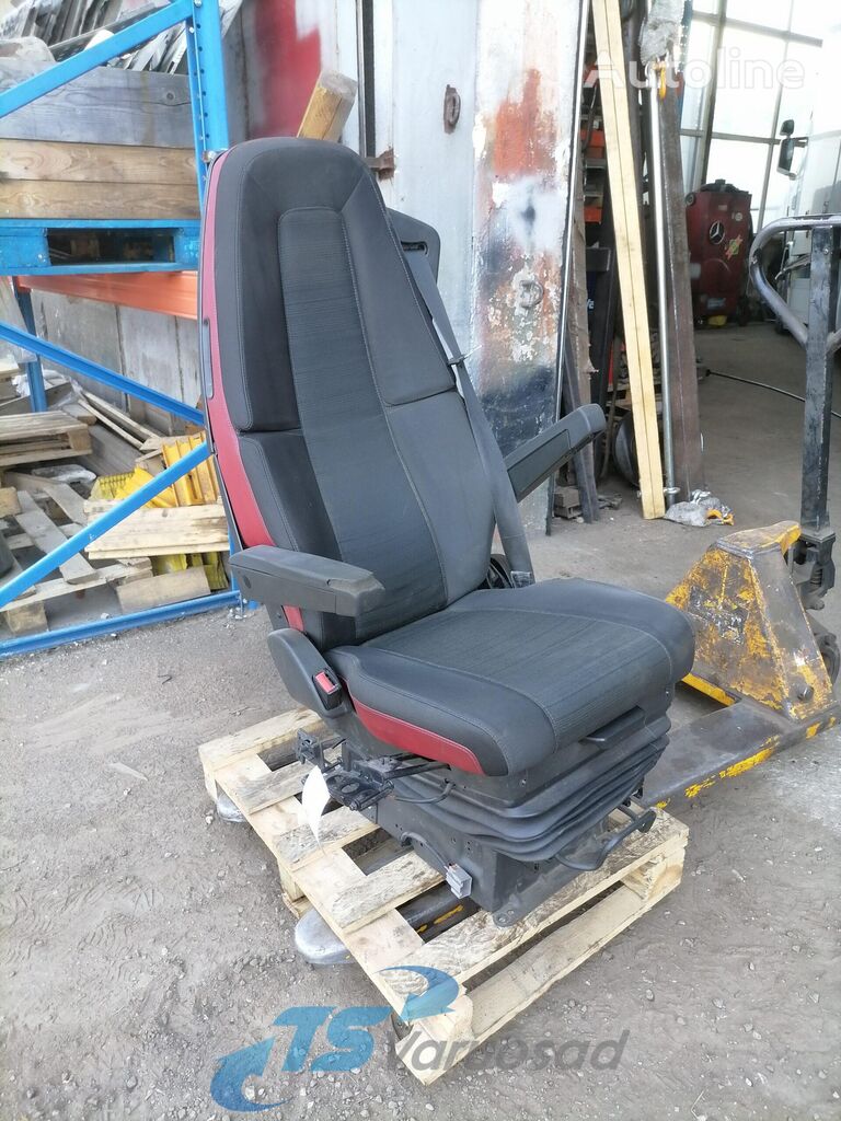 сиденье Volvo Driver seat 84165773 для тягача Volvo FH