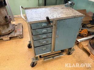 Verktygsvagn med skruvst&auml;d och diverse verktyg