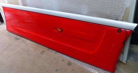 DAF XF 105  トラクタートラックのためのDAF Spoiler Schürze Rot 1607600 スポイラー