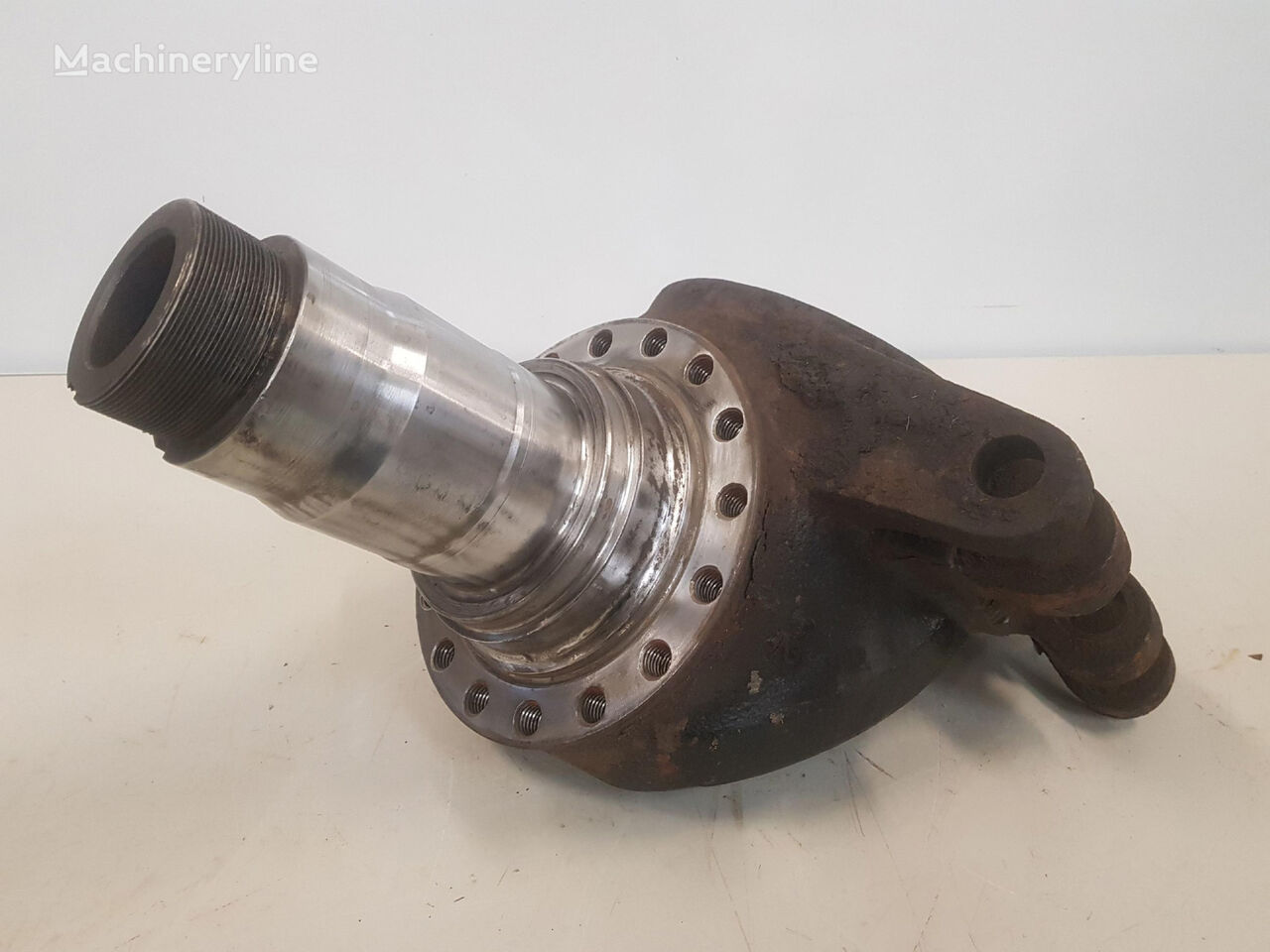 Krupp KMK 3045 steering knuckle 16 holes 71.7264.3 fusee voor Krupp KMK 3045  mobiele kraan