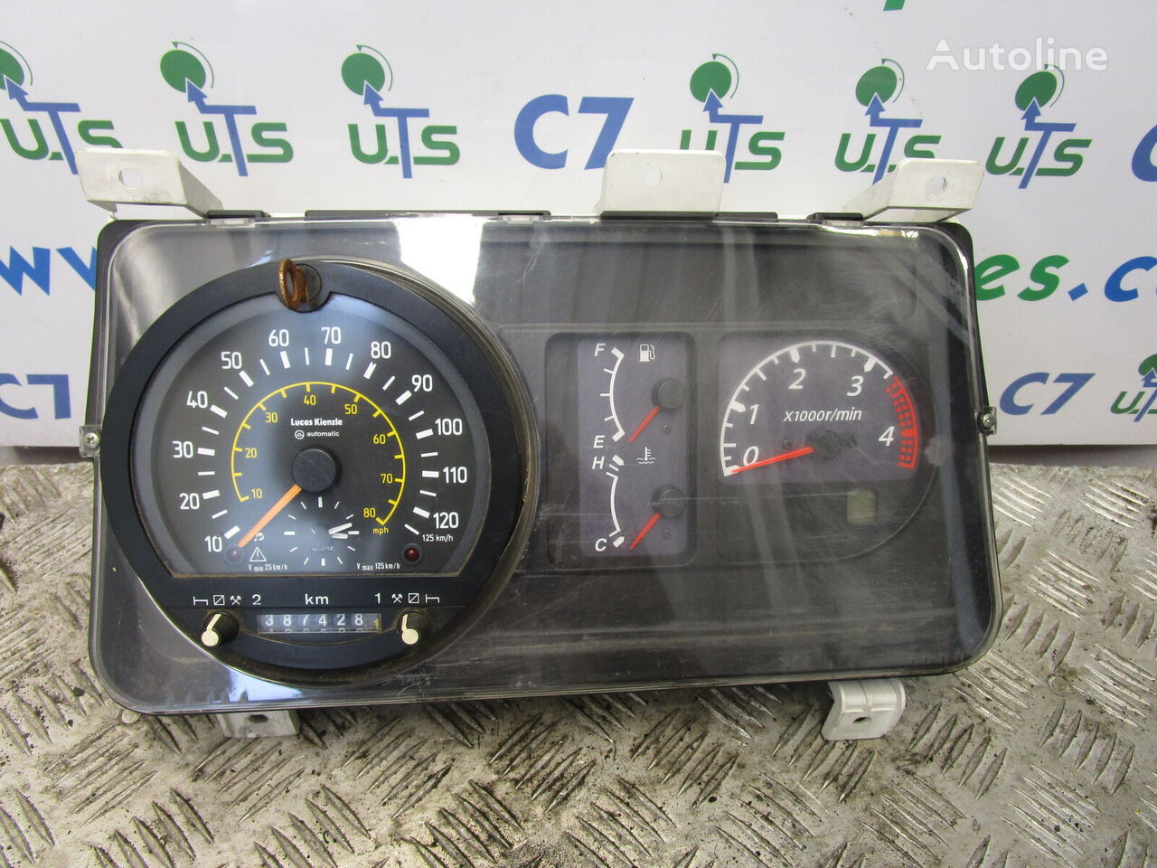 tachygraphe Isuzu NQR CLOCK CLUSTER AND TACHO P/NO 8981248920 pour camion