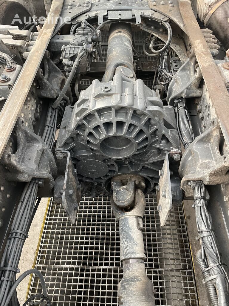 Mercedes-Benz VG 3000 USED MP4 MP5 8X8 8X6 TRANSFER CASE TUSSENBAK AXOR AROCS for Mercedes-Benz AROCS ACTROS VERTEILERGETRIEBE TRANSFER CASE REDUKTOR  8X8 8X6 6X6 4X4