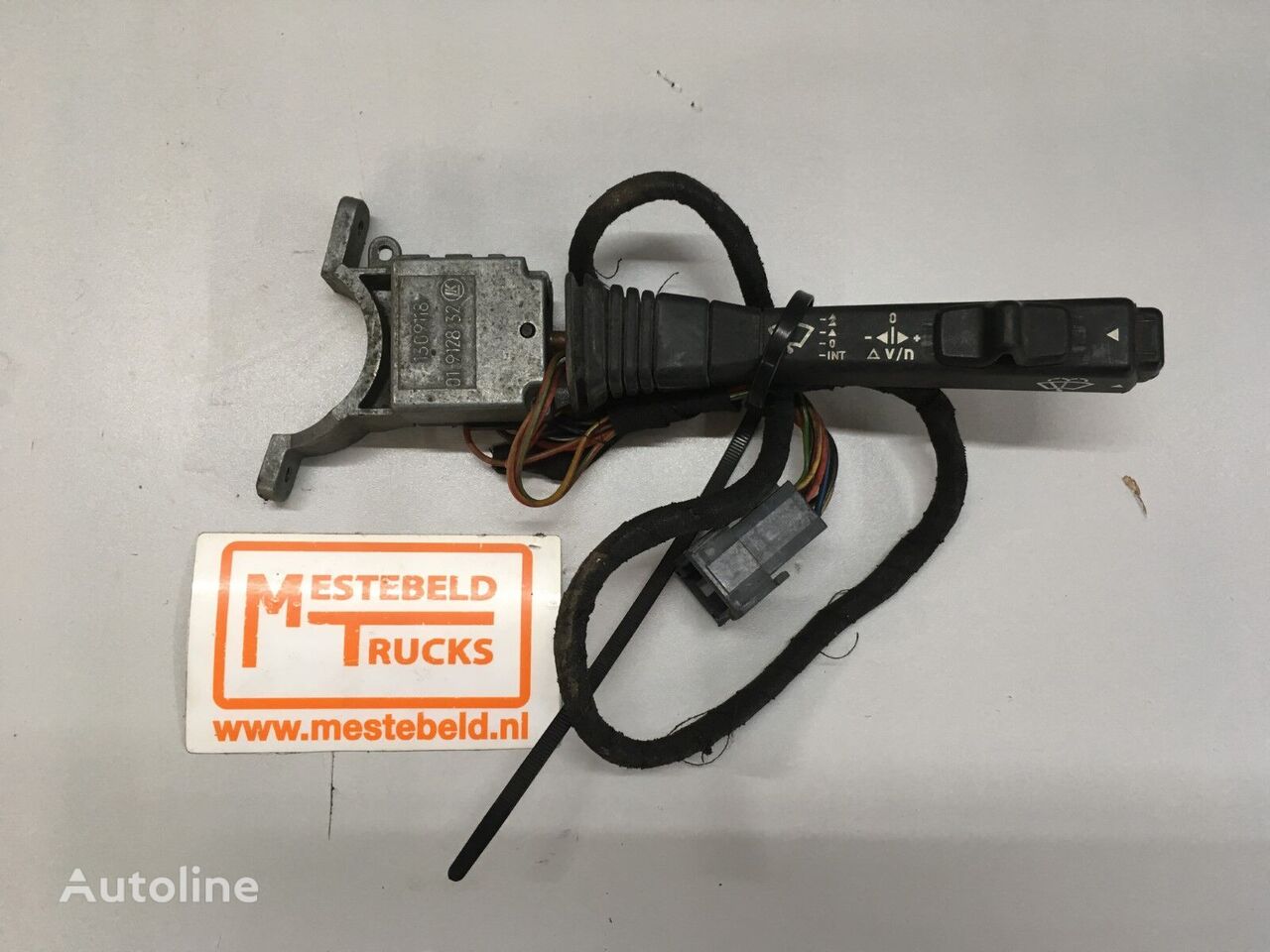 DAF STUURSCHAKELAAR RECHTS v CF65 understeering switch for DAF truck