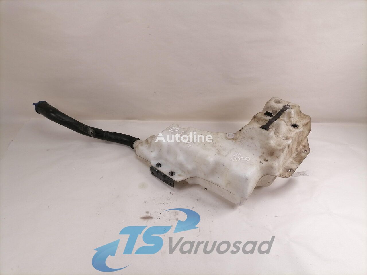 резервоар за миење на ветробранско стакло Volvo Windscreen washer fluid tank 84092259 за камион влекач Volvo FH