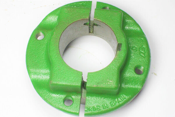 H101878 wheel hub for John Deere grain harvester