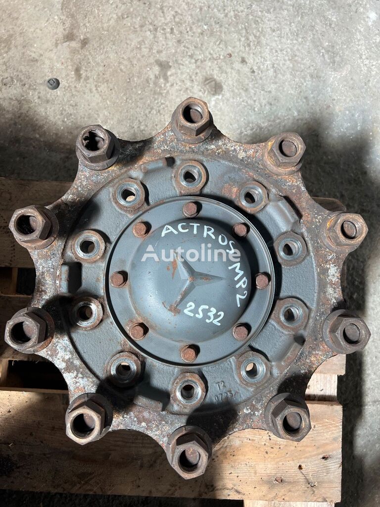 wheel hub for Mercedes-Benz Actros MP2 truck tractor