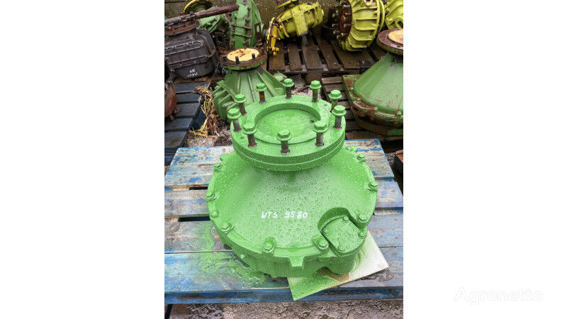 DE31393 wheel hub for John Deere WTS STS 9580 9560 grain harvester