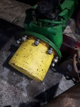 Moyeu John Deere 6145r, 6155r Front Axle Hub Rhs Complete 7500613061 pour tracteur à roues - Agroline