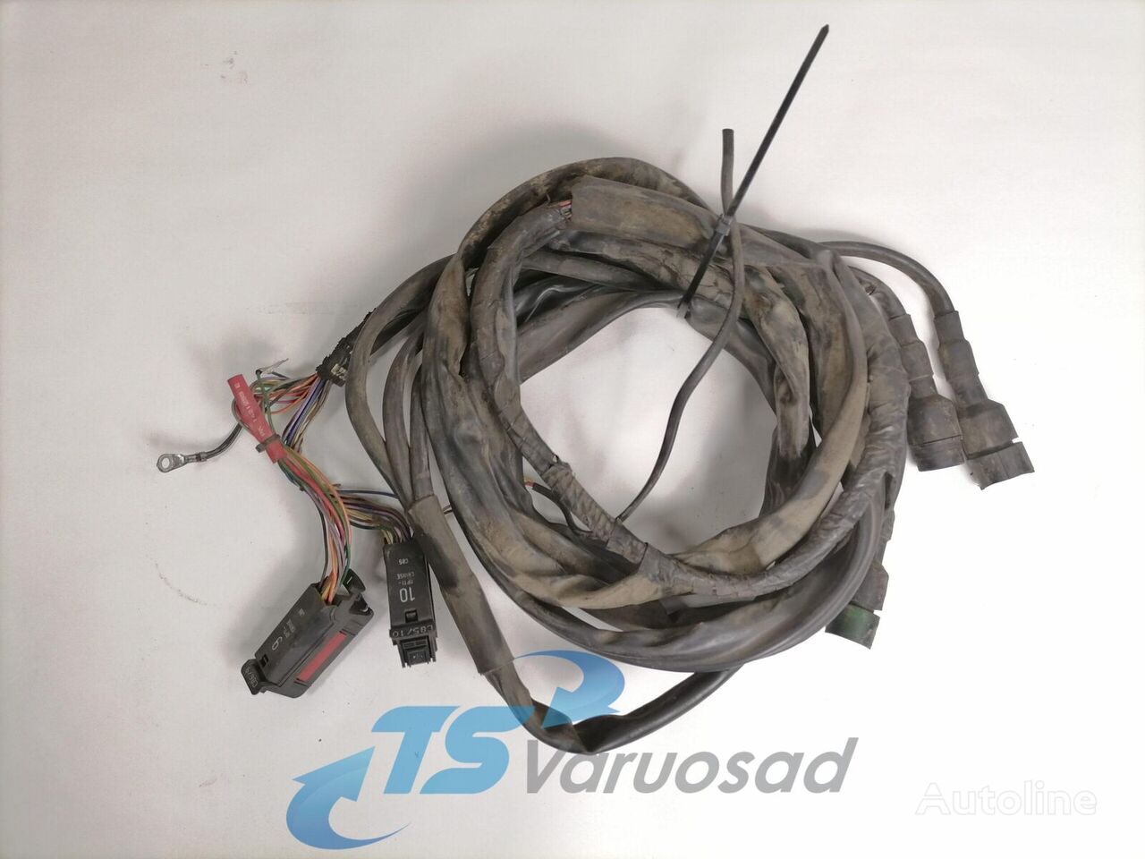 potrubní okruh Scania gearbox cable 1421299 pro tahače Scania 124