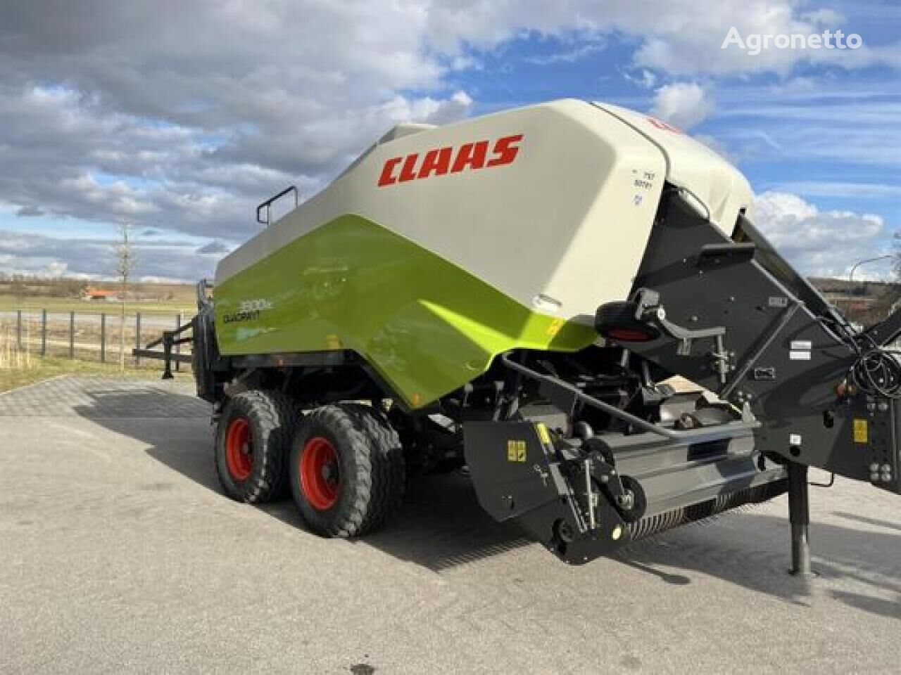 pressa quadra Claas Quadrant 3300RC