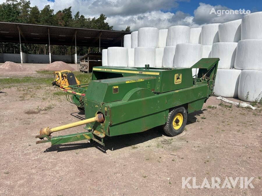 John Deere 332 square baler