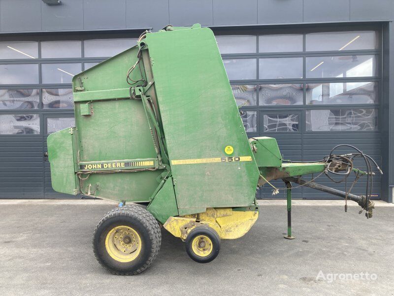 presse à balles carrées John Deere 550