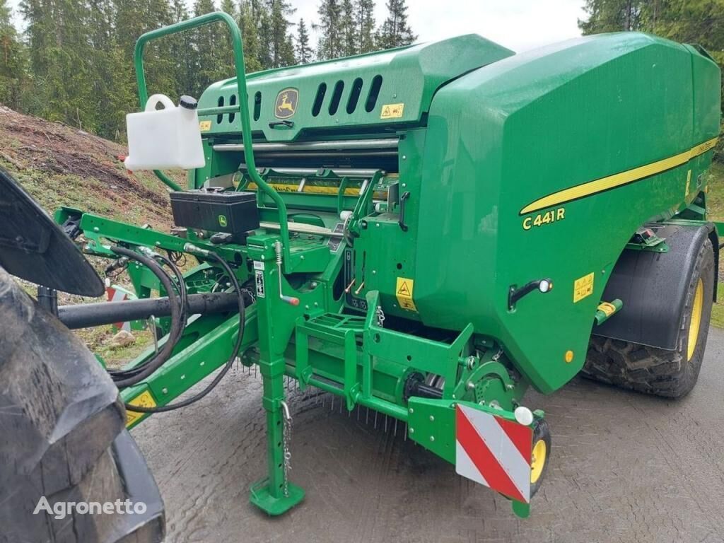 John Deere C441R balirka za četvrtaste bale