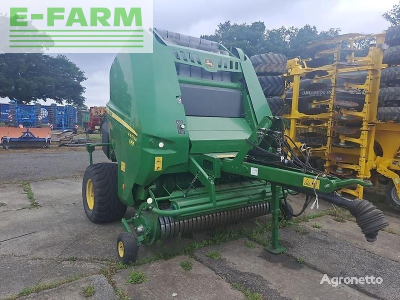 lis na hranaté balíky John Deere v451