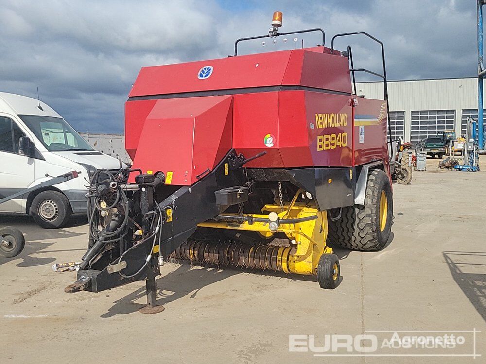 New Holland BB940S square baler