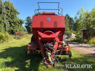 آلة جمع وكبس وحزم الأعلاف New Holland BB980