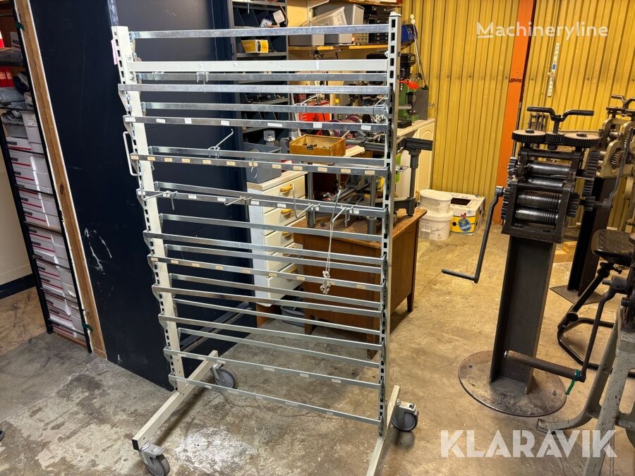 Utställningshängare med tillhörande krokar store equipment