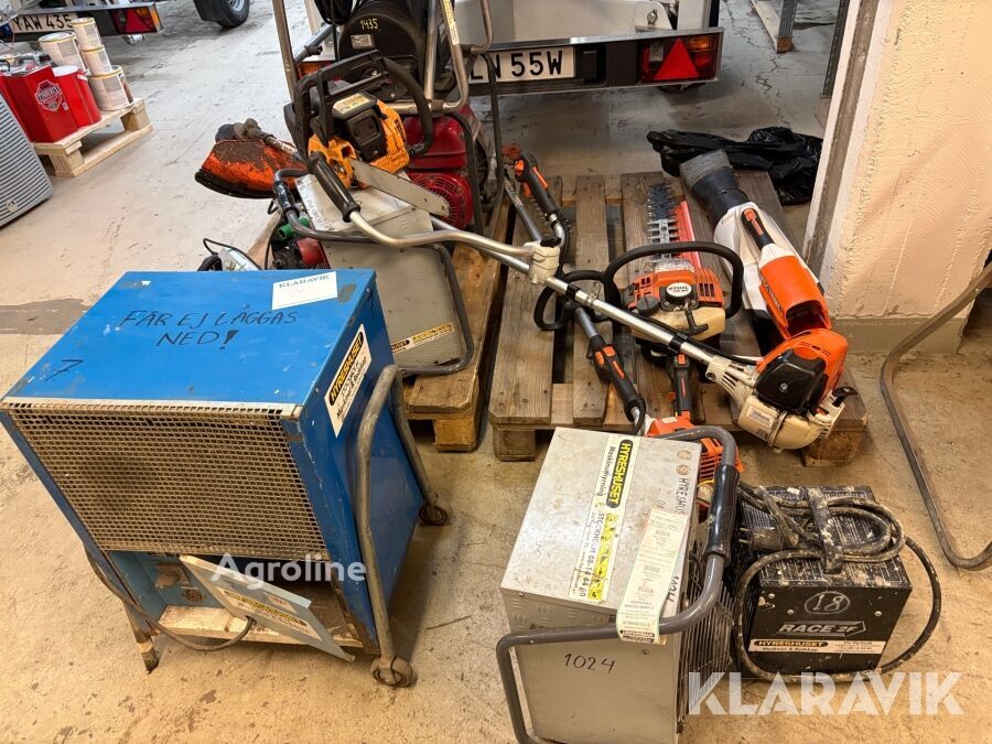 Pemotong rumput elektrik Stihl Diverse maskiner på pall dijual | Agroline ID Pemotong rumput elektrik Stihl Diverse maskiner på pall - Agroline