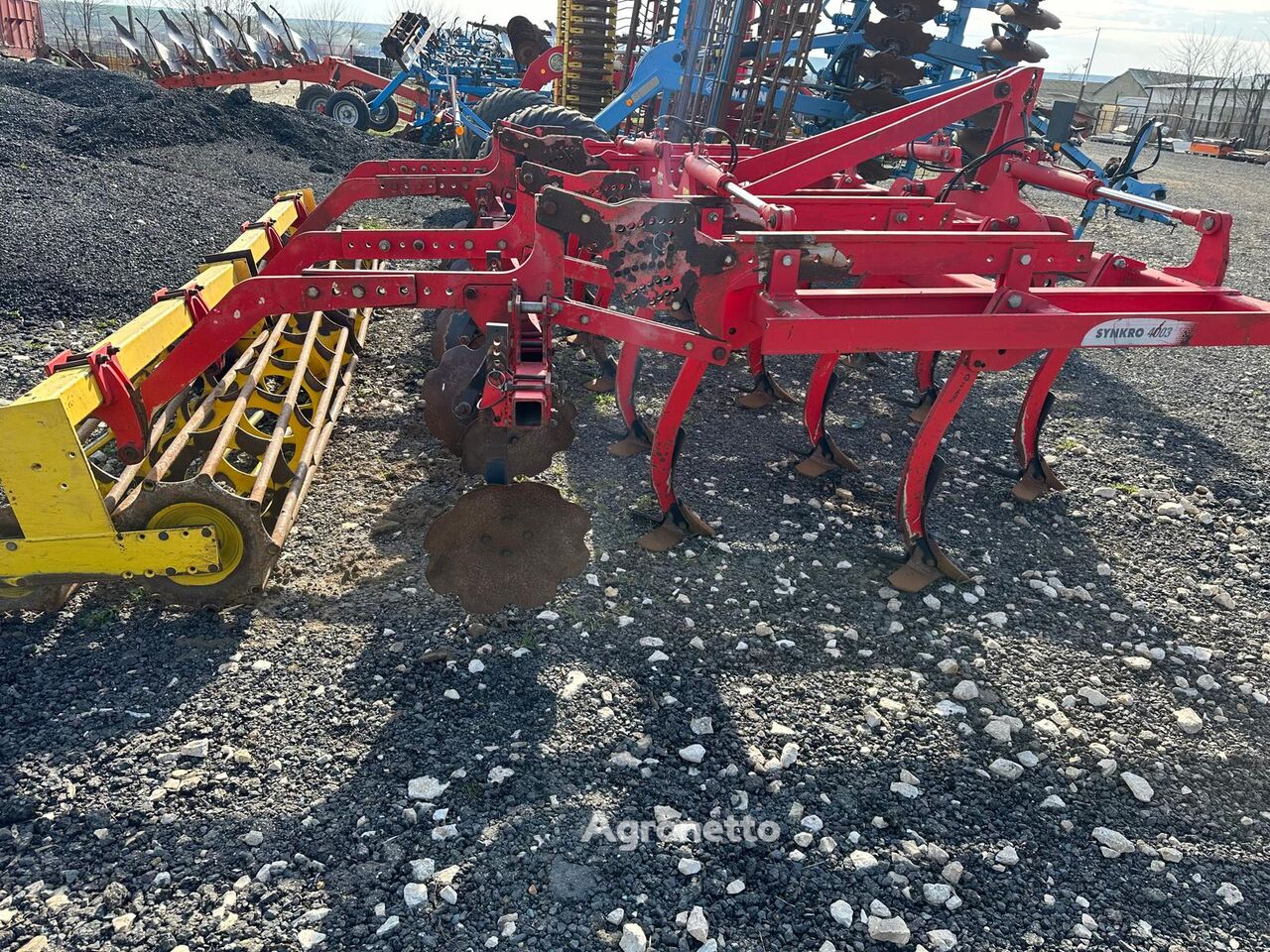 Pöttinger Synkro 4000 stubble cultivator