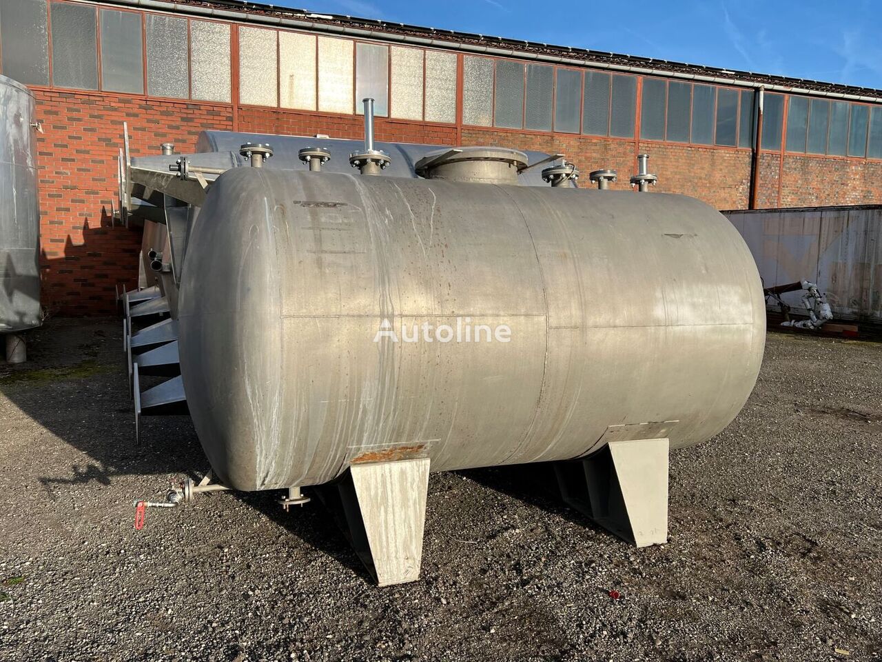 cylindrical storage tank