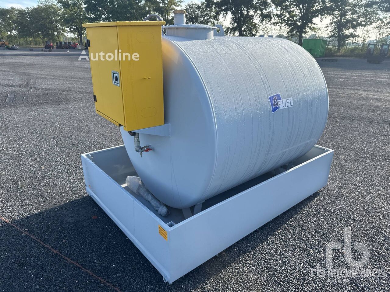 4-FUEL BY FUEL SOLUTION S PFTF-3P55/A 3000 L Skid Mounted Diesel Benzintank kaufen | Autoline DE Neuer 4-FUEL BY FUEL SOLUTION S PFTF-3P55/A 3000 L Skid Mounted Diesel Benzintank - Autoline