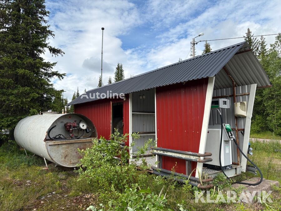 Bensinmack med två tankar inkl hus och sedelautomat fuel storage tank - Autoline