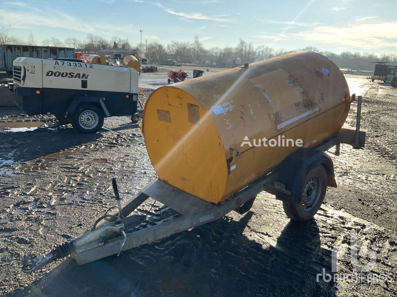 خزان تخزين الوقود Trailer Engineering 950 L Trailer Mounted Poly Diesel